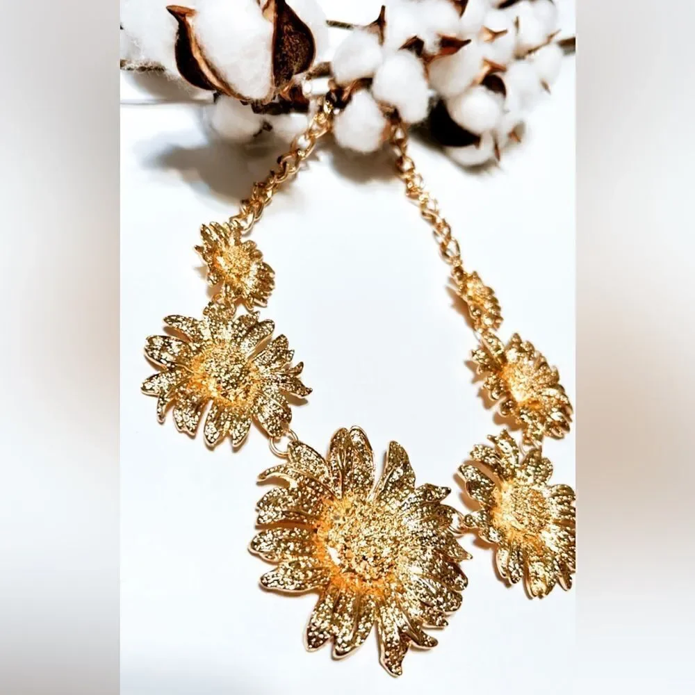 flower statement  necklace N61